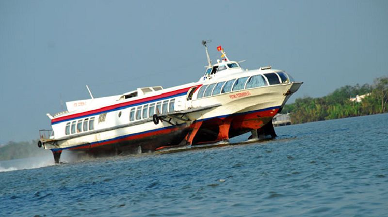 Du lịch bằng tàu cánh ngầm đi Vũng Tàu "chạy trốn" về biển xanh với trải nghiệm thú vị.