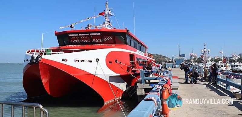 Du lịch bằng tàu cánh ngầm đi Vũng Tàu "chạy trốn" về biển xanh với trải nghiệm thú vị.