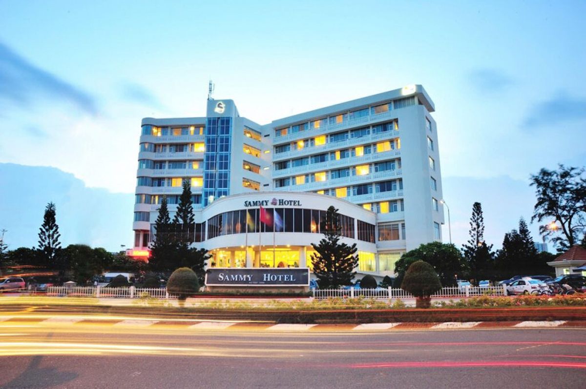 Hồ bơi tại khách sạn Vũng Tàu Riva Hotel