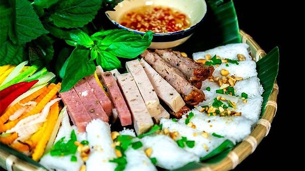 Món bánh hỏi thịt nướng truyền thống