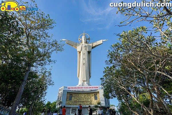 Nội thất bên trong tượng Chúa