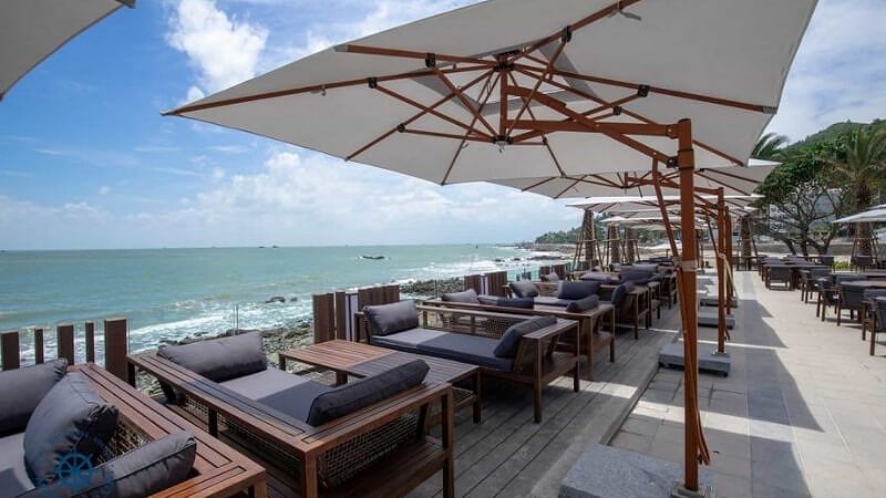 Quán cafe Marina Club - Cafe & Lounge với view biển tuyệt đẹp