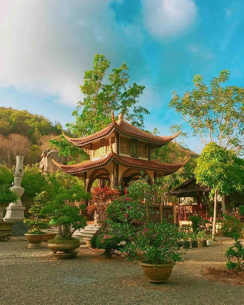 Thiền Viện Trúc Lâm Chân Nguyên - "Hoa Quả Sơn" với các chú khỉ sống tự nhiên