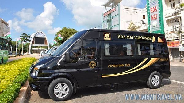 Xe limousine sang trọng và thoải mái của Hoa Mai Limousine